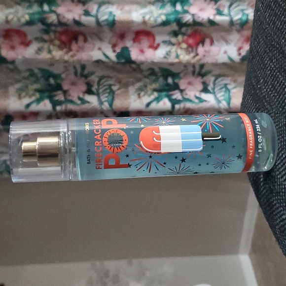  Bath & Body Works Firecracker Pop  - Picture 2 of 2